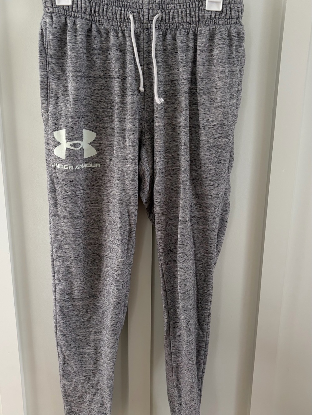 Under Armour Youth Large Jogger Sweatpants | Heather Gray | Fitted Fit | Good